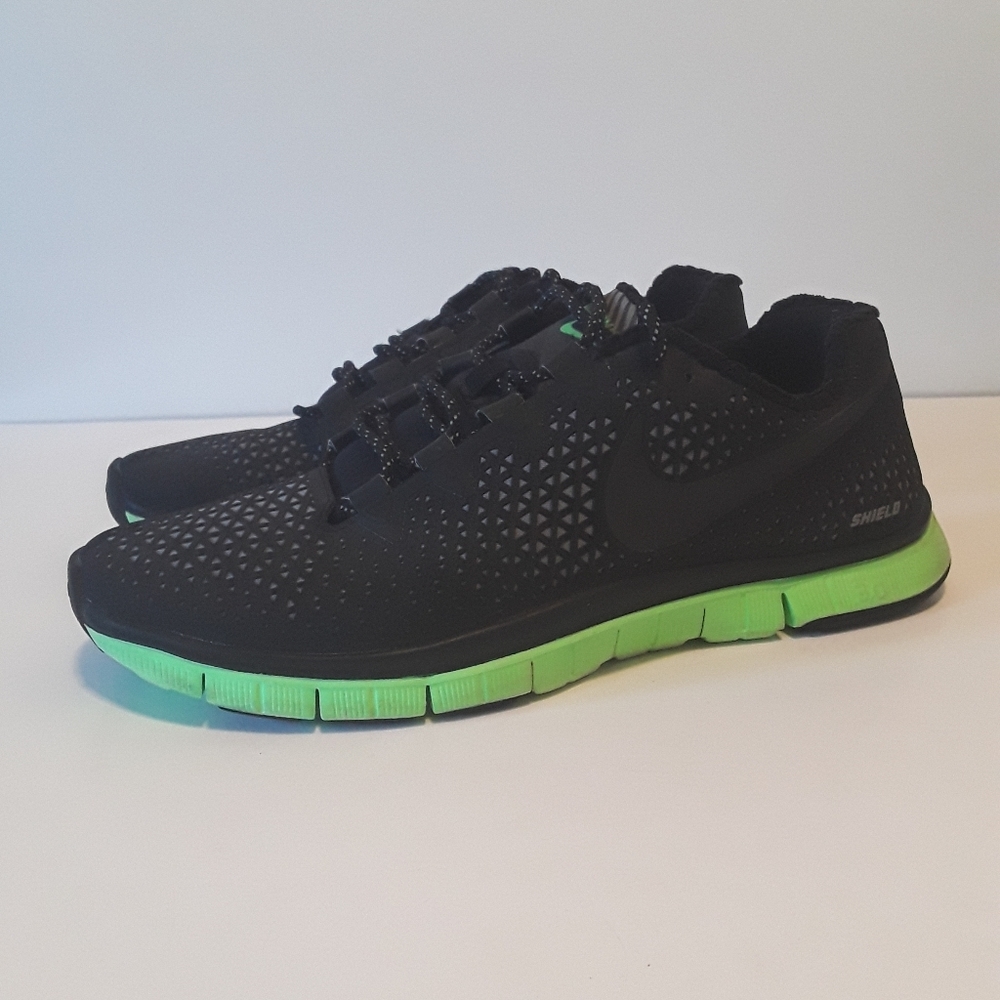 SOLD Nike Shield Men's Running Shoes Size 9 Black